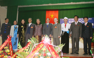 Ban chấp hành CLB thơ tỉnh Hòa Bình nhiệm kỳ 2011 – 2016 ra mắt Đại hội.